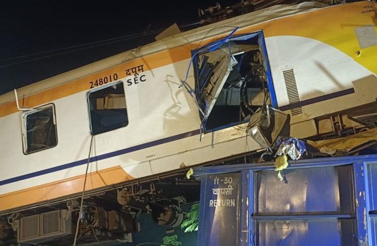 छत्तीसगढ़ रेल हादसा: बिलासपुर में पैसेंजर ट्रेन और मालगाड़ी की टक्कर, कई यात्रियों की मौत