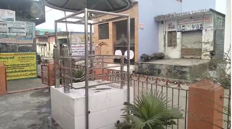 धामपुर: असामाजिक तत्वों ने मंदिर में शिवलिंग व नंदी मूर्ति की तोड़ी आस्था