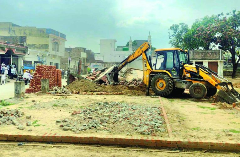 नगीना में अवैध कालोनियों पर प्रशासन की बड़ी कार्रवाई