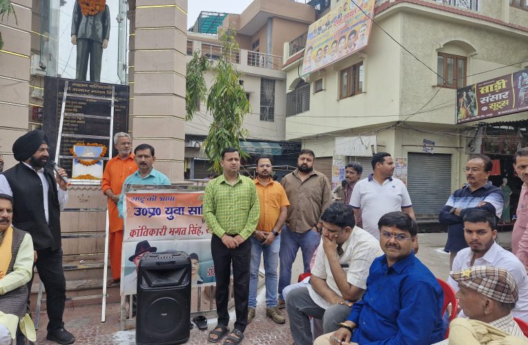 धामपुर में बलिदान दिवस पर श्रद्धा सुमन अर्पित